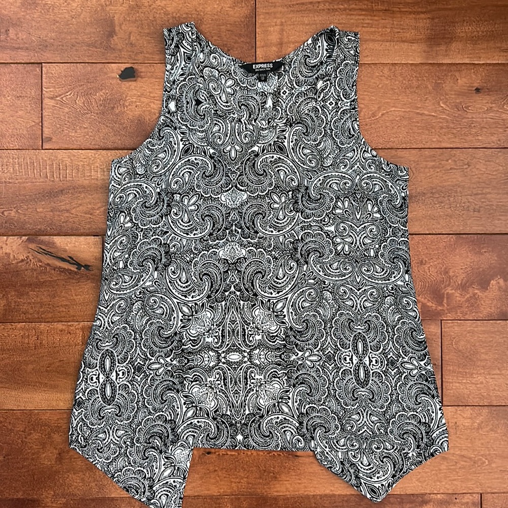 Express - paisley top. Size XS